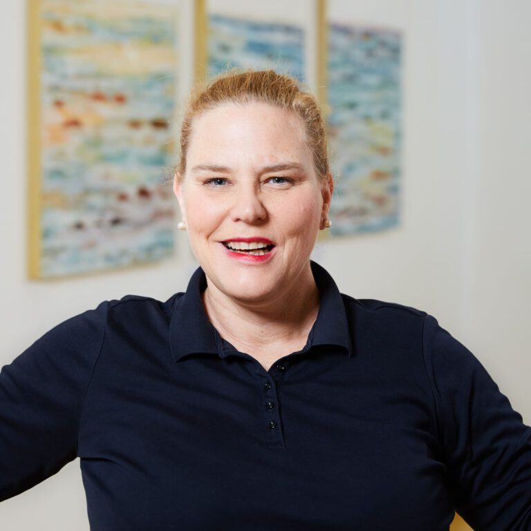 Portrait von Mitarbeiterin Petra Baur
